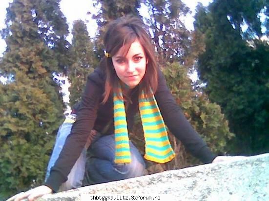 flory...o fata ff d bill...se are la cutite q cele 2 si chris... muzik din dragoste si dragoste din